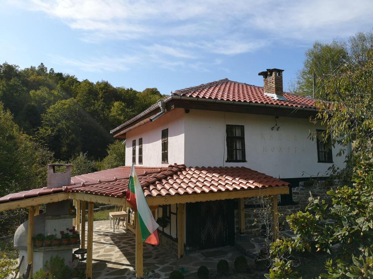 Къща За Гости Ножери ตริยาฟนา ภายนอก รูปภาพ